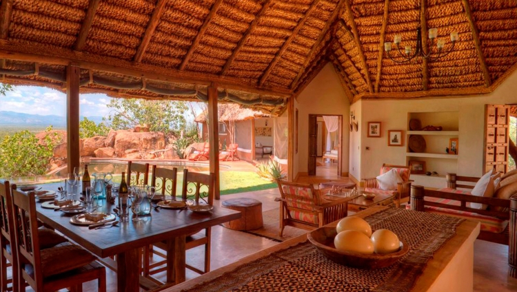 Elsa's Kopje - Dining & Living Area